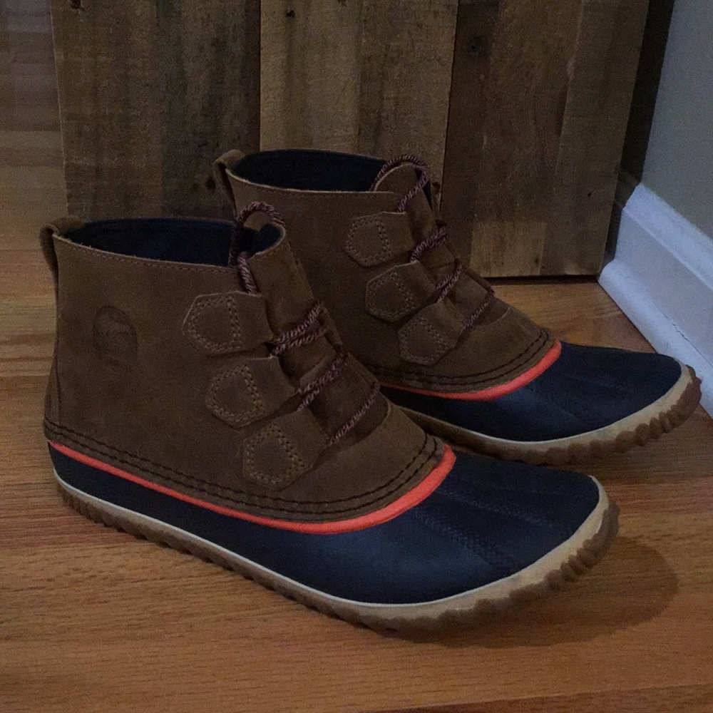 NEW Sorel Out N About Leather Duck Boot